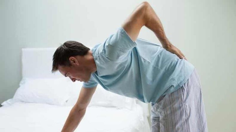 ¿Por qué la espalda en la espalda baja duele y qué hacer es